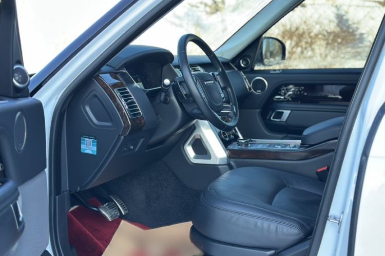 Used Land Rover Range 2020 3.0 L6 Long-Wheelbase Legacy Interior 2