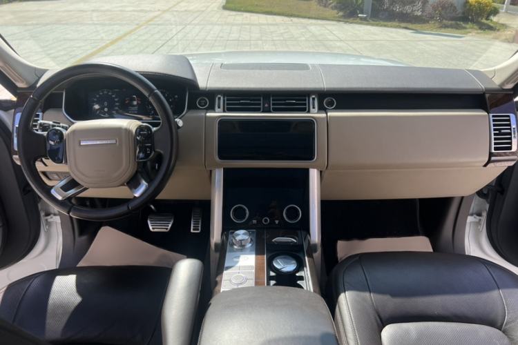 Used Land Rover Range 2020 3.0 L6 Long-Wheelbase Legacy Interior 3