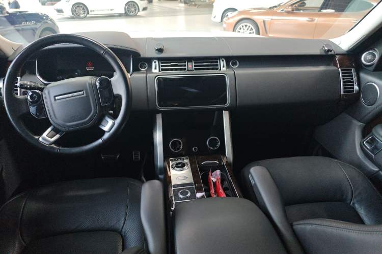 Used Land Rover Range 2020 3.0 L6 Legacy Edition Interior 3