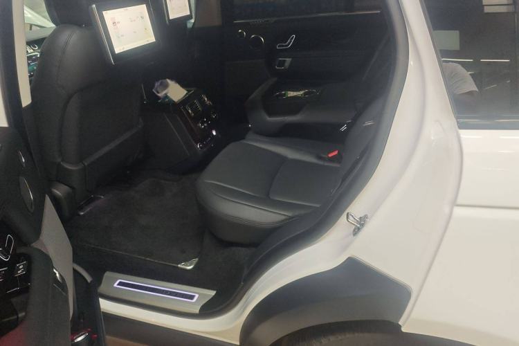 Used Land Rover Range 2020 3.0 L6 Long-Wheelbase Legacy Interior 4