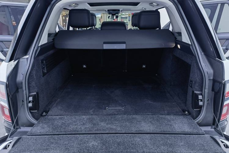 Used Land Rover Range 2020 3.0 L6 Grand Edition Interior 5