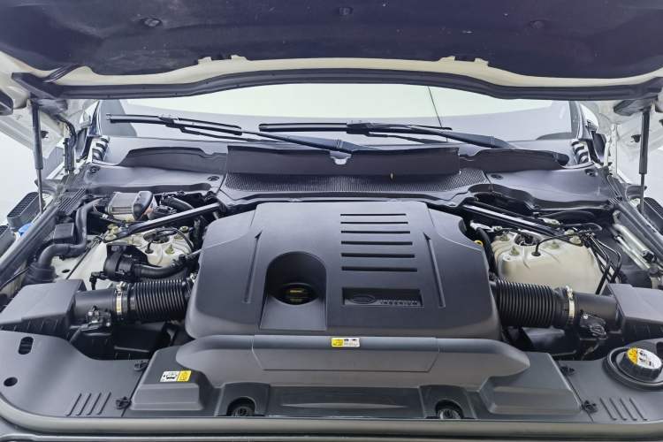 Used Land Rover Range 2020 3.0 L6 Grand Edition Interior 6