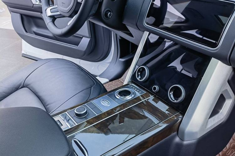 Used Land Rover Range 2020 3.0 L6 Grand Edition Interior 7