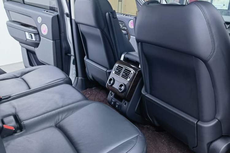 Used Land Rover Range 2020 3.0 L6 Grand Edition Interior 9