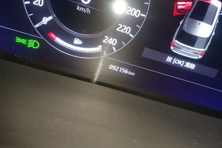 Used Land Rover Range 2020 3.0 L6 Grand Edition Odometer Close Up