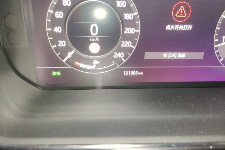 Used Land Rover Range 2020 3.0 L6 Long-Wheelbase Legacy Odometer Close Up