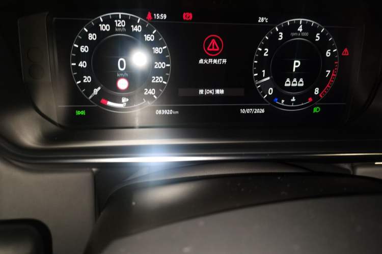 Used Land Rover Range 2020 3.0 L6 Legacy Edition Odometer Close Up