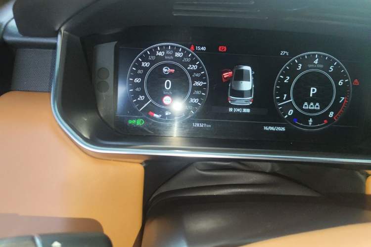 Used Land Rover Range 2020 3.0 L6 Long-Wheelbase Legacy Odometer Close Up