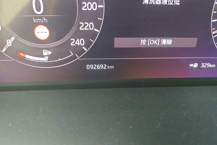 Used Land Rover Range 2020 3.0 L6 Long-Wheelbase Legacy Odometer Close Up
