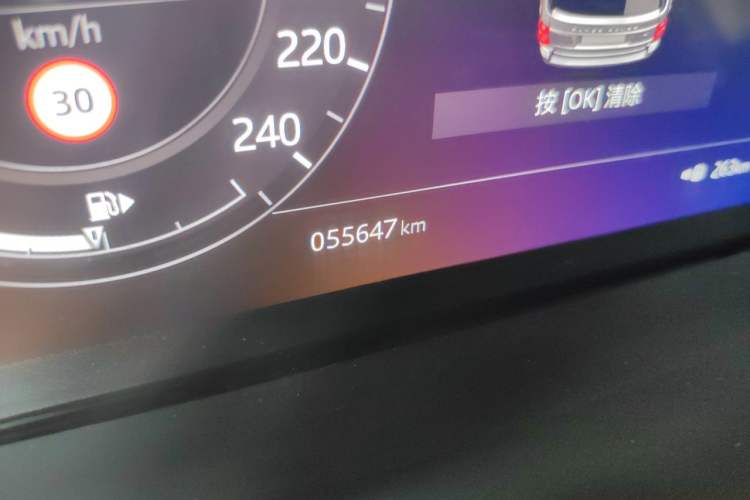 Used Land Rover Range 2020 3.0 L6 Legacy Edition Odometer Close Up