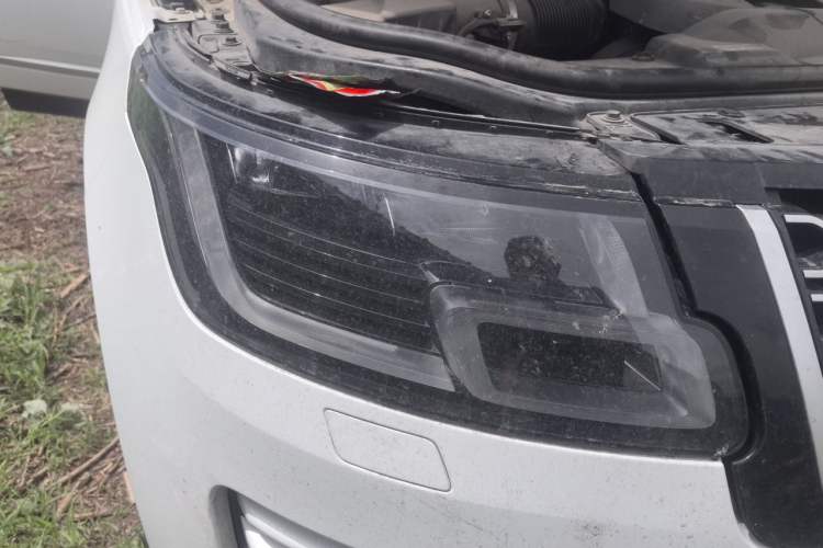 Used Land Rover Range 2020 3.0 L6 Legacy Edition Right Front Headlight
