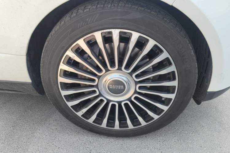 Used Land Rover Range 2020 3.0 L6 Long-Wheelbase Legacy Right Front Wheel Hub