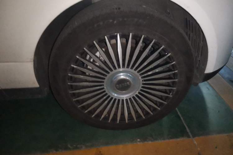 Used Land Rover Range 2020 3.0 L6 Grand Edition Right Front Wheel Hub