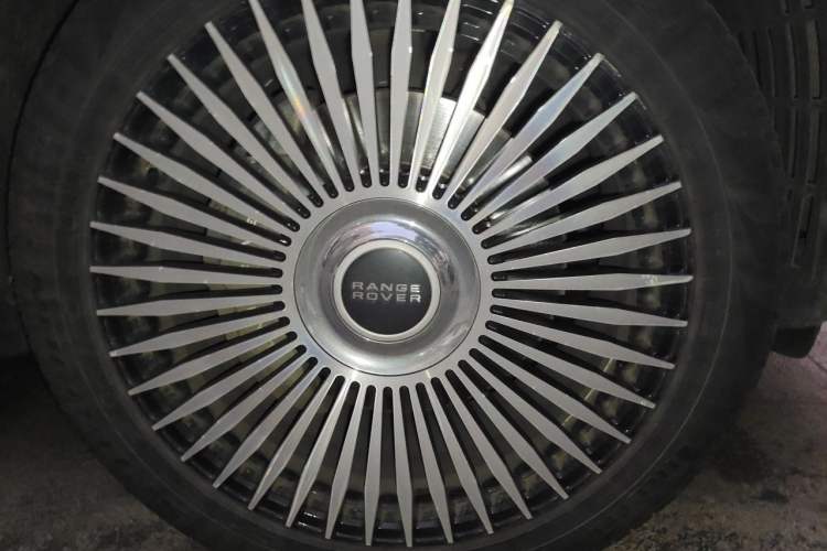 Used Land Rover Range 2020 3.0 L6 Long-Wheelbase Legacy Right Front Wheel Hub