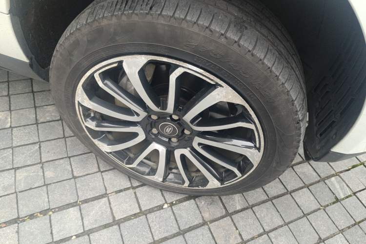 Used Land Rover Range 2020 3.0 L6 Grand Edition Right Front Wheel Hub
