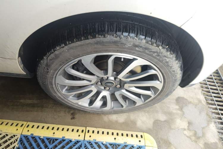 Used Land Rover Range 2020 3.0 L6 Long-Wheelbase Legacy Right Front Wheel Hub