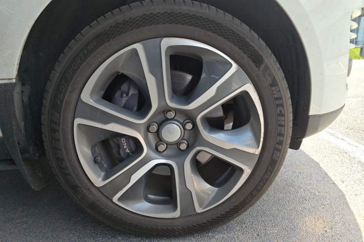 Used Land Rover Range 2020 3.0 L6 Long-Wheelbase Legacy Right Front Wheel Hub