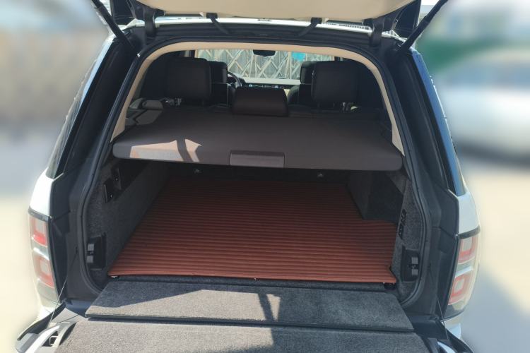 Used Land Rover Range 2020 3.0 L6 Long-Wheelbase Legacy Trunk
