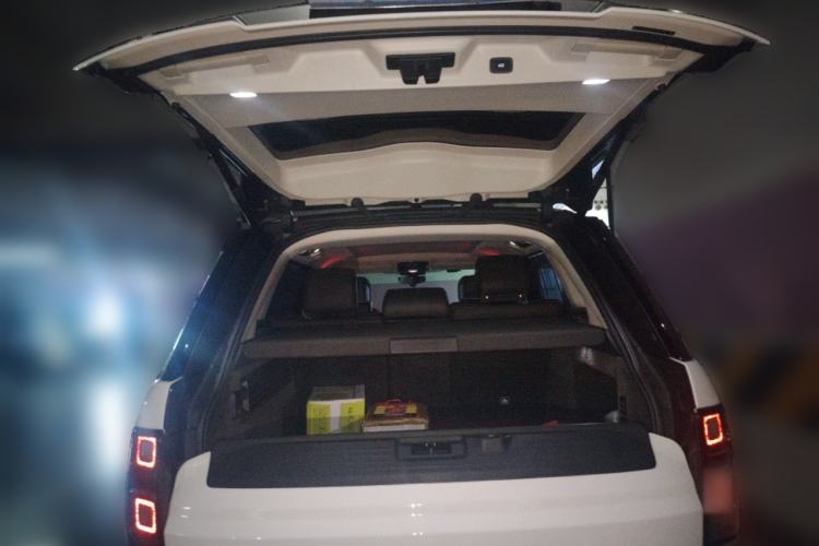 Used Land Rover Range 2020 3.0 L6 Long-Wheelbase Legacy Trunk