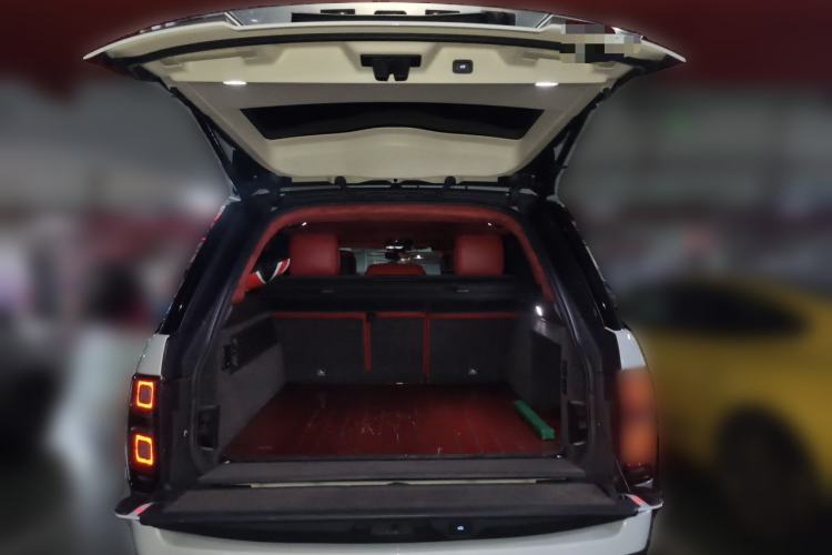 Used Land Rover Range 2020 3.0 L6 Long-Wheelbase Legacy Trunk