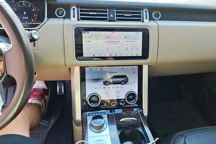 Used Land Rover Range 2021 3.0 L6 Centennial Edition Audio And AC Panel
