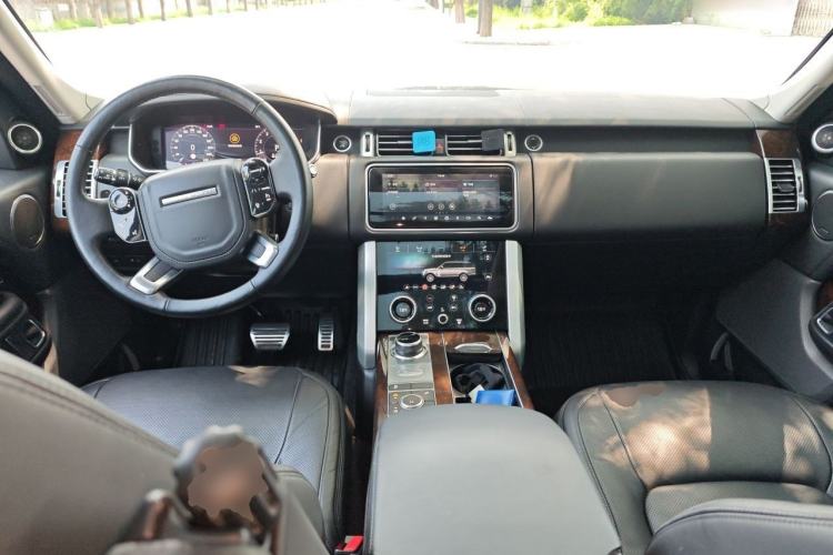 Used Land Rover Range 2021 3.0 L6 Century Extended Classic Edition Center Console