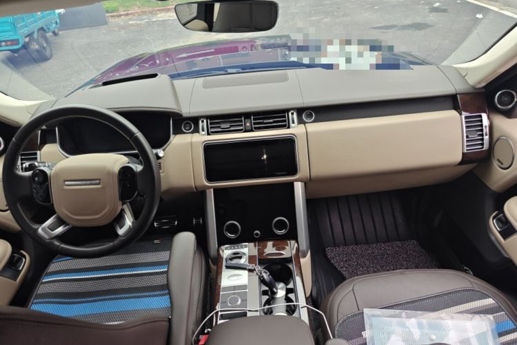 Used Land Rover Range 2021 3.0 L6 Century Extended Classic Edition Center Console