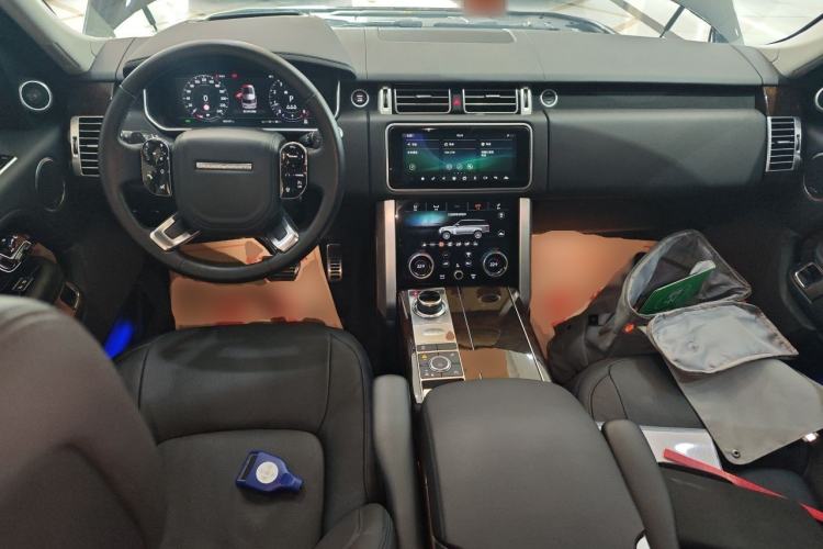 Used Land Rover Range 2021 3.0 L6 Century Extended Classic Edition Center Console