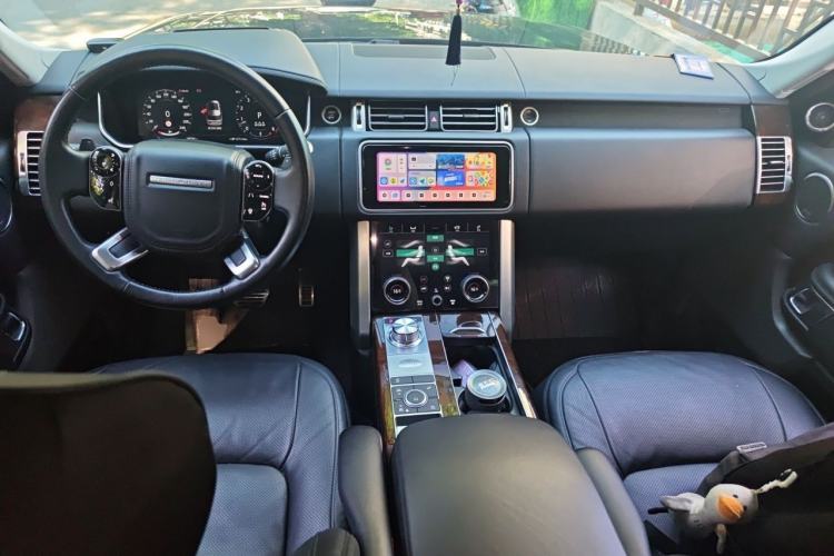 Used Land Rover Range 2021 3.0 L6 Century Extended Classic Edition Center Console
