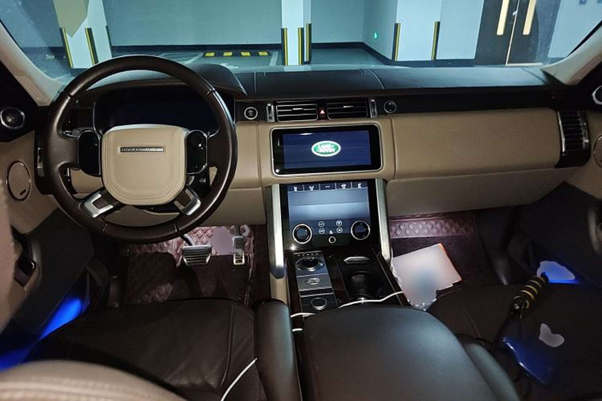 Used Land Rover Range 2021 3.0 L6 Century Extended Classic Edition Center Console