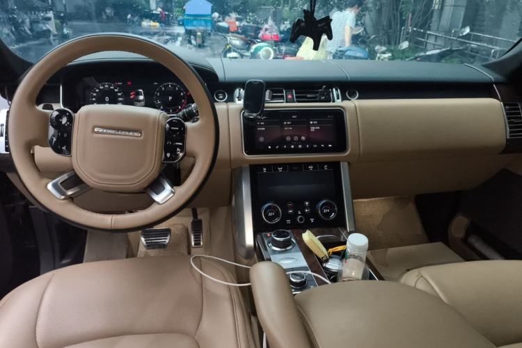 Used Land Rover Range 2021 3.0 L6 Century Extended Classic Edition Center Console