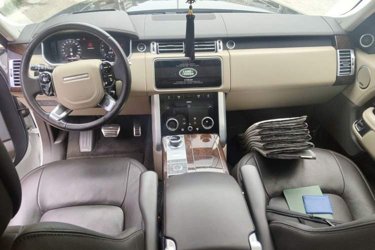 Used Land Rover Range 2021 3.0 L6 Century Extended Classic Edition Center Console