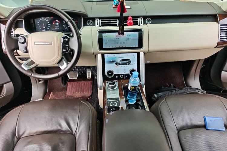 Used Land Rover Range 2021 3.0 L6 Century Extended Classic Edition Center Console