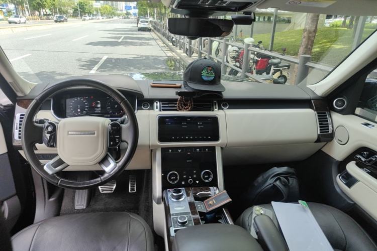 Used Land Rover Range 2021 3.0 L6 Century Extended Classic Edition Center Console