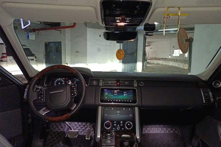 Used Land Rover Range 2021 3.0 L6 Century Extended Classic Edition Center Console