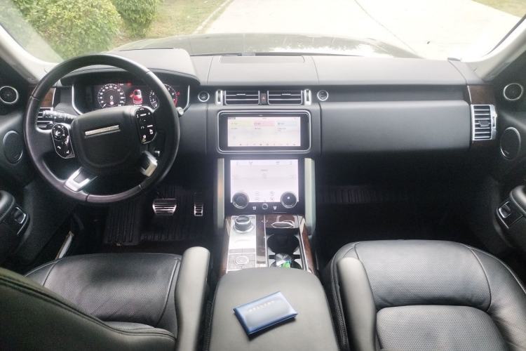 Used Land Rover Range 2021 3.0 L6 Century Extended Classic Edition Center Console