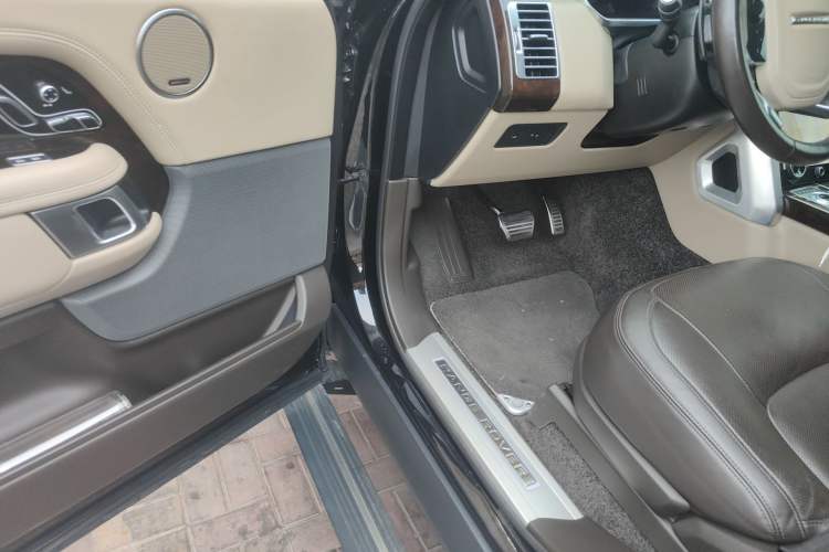 Used Land Rover Range 2021 3.0 L6 Century Extended Classic Edition Driver Seat