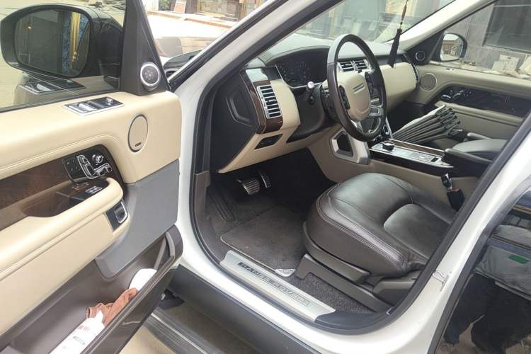 Used Land Rover Range 2021 3.0 L6 Century Extended Classic Edition Driver Seat