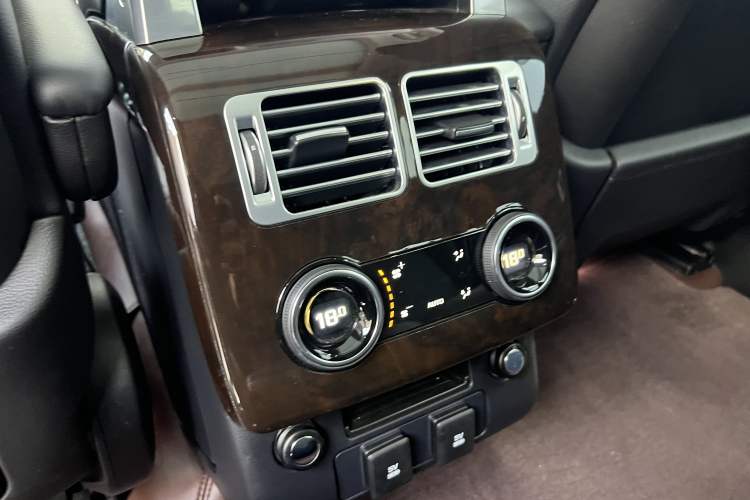 Used Land Rover Range 2021 3.0 L6 Grand Edition Engine Bay