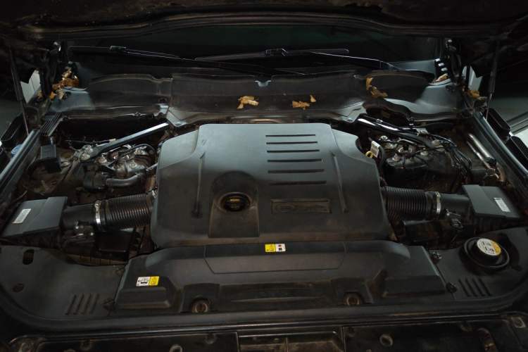 Used Land Rover Range 2021 3.0 L6 Centennial Edition Engine Bay