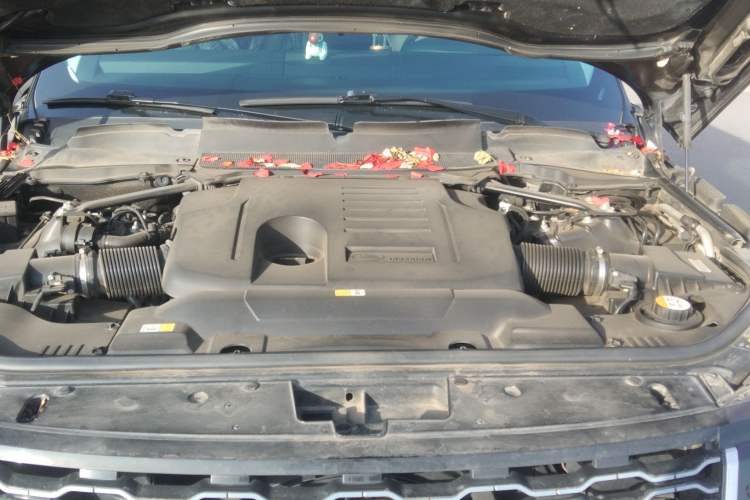 Used Land Rover Range 2021 3.0 L6 Grand Edition Engine Bay
