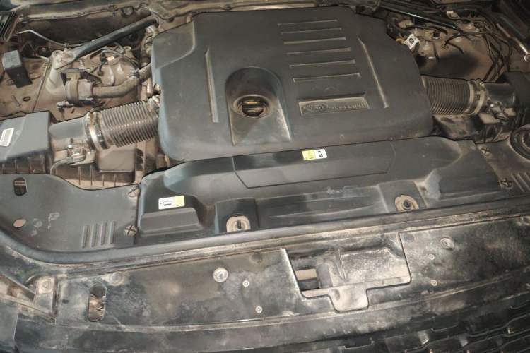 Used Land Rover Range 2021 3.0 L6 Grand Edition Engine Bay