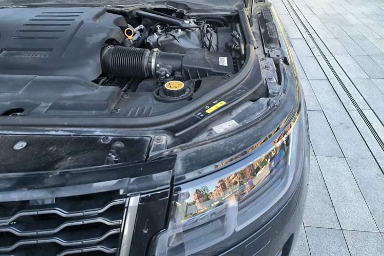 Used Land Rover Range 2021 3.0 L6 Grand Edition Engine Bay Left