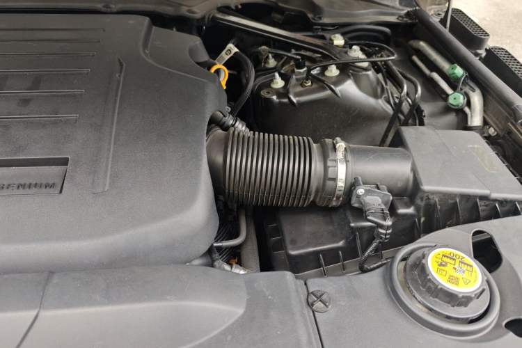 Used Land Rover Range  Engine Bay Left