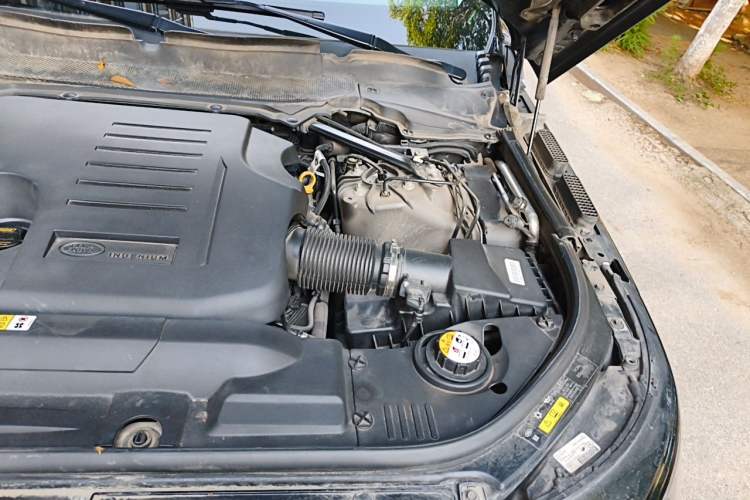 Used Land Rover Range 2021 3.0 L6 Centennial Edition Engine Bay Left