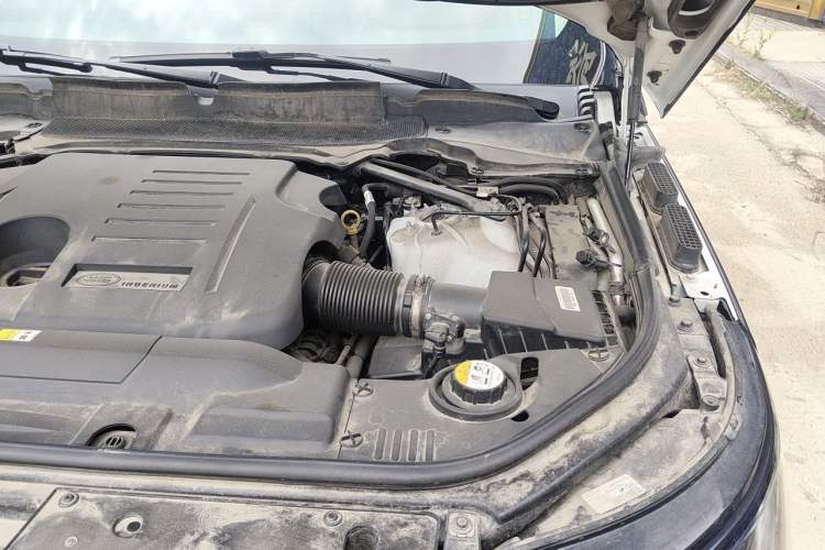Used Land Rover Range 2021 3.0 L6 Century Extended Classic Edition Engine Bay Left