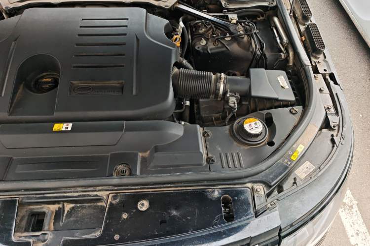 Used Land Rover Range 2021 3.0 L6 Century Extended Classic Edition Engine Bay Left