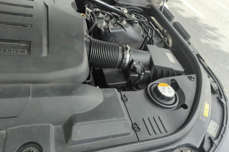 Used Land Rover Range 2021 3.0 L6 Century Extended Classic Edition Engine Bay Left