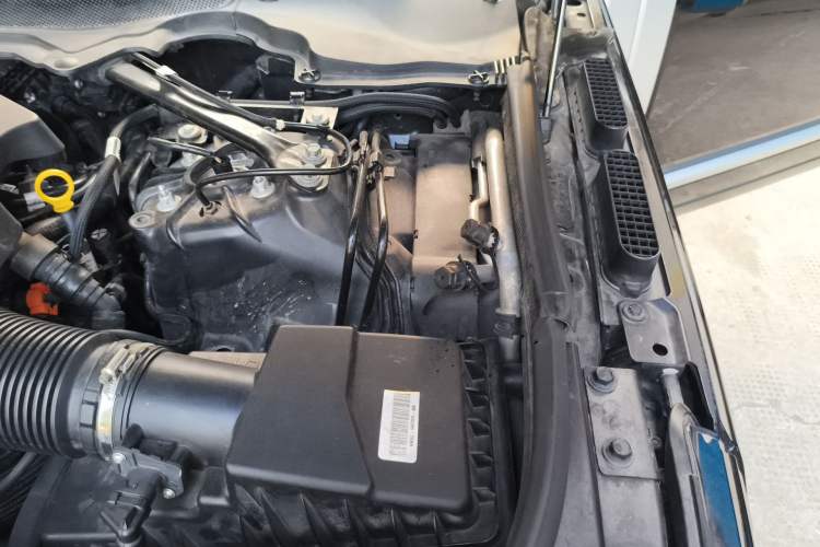 Used Land Rover Range 2021 3.0 L6 Centennial Edition Engine Bay Left