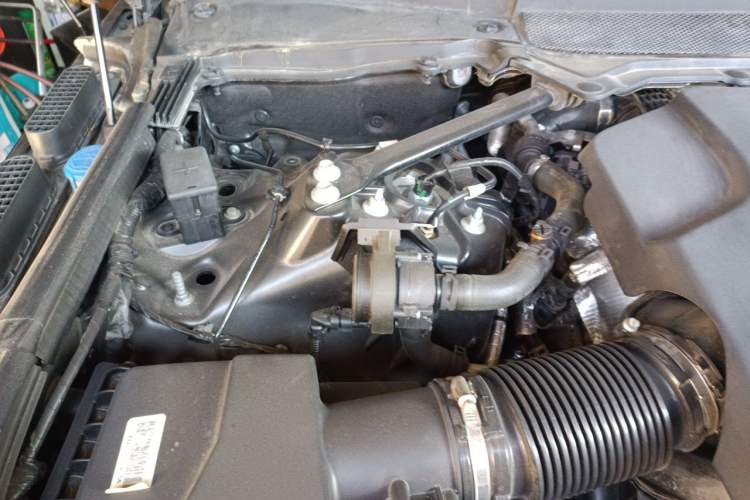 Used Land Rover Range 2021 3.0 L6 Century Extended Classic Edition Engine Bay Right
